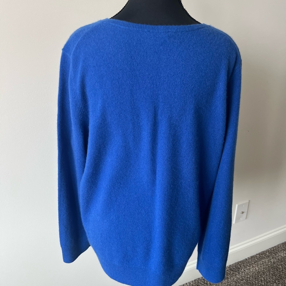 Talbots Pure Cashmere V-neck Sweater in Blue Majesty Size XL Like New - Picture 3 of 8